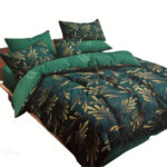 Luxe beddengoed met groene en gouden print
